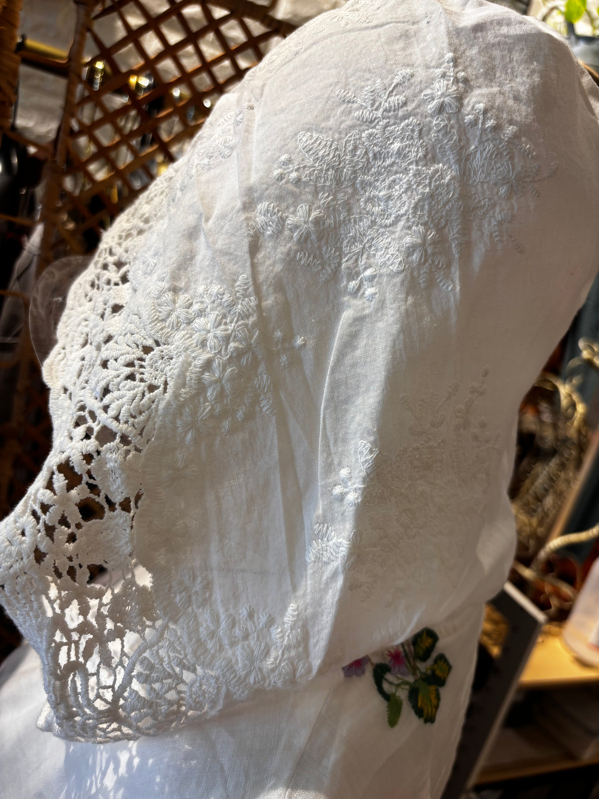 花野漫步|文青蕾絲邊花卉小刺繡亞麻防曬連帽拉鍊薄外套
